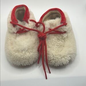 Cozy Ugg White Baby Booties with Red Laces, 0-6 months. Sheepskin. Pre owned.